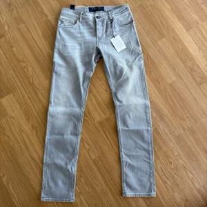 Ljusgrå jeans från Handpicked - Helt nya handpicked jeans i förpackning aldrig använda. 10/10 skick