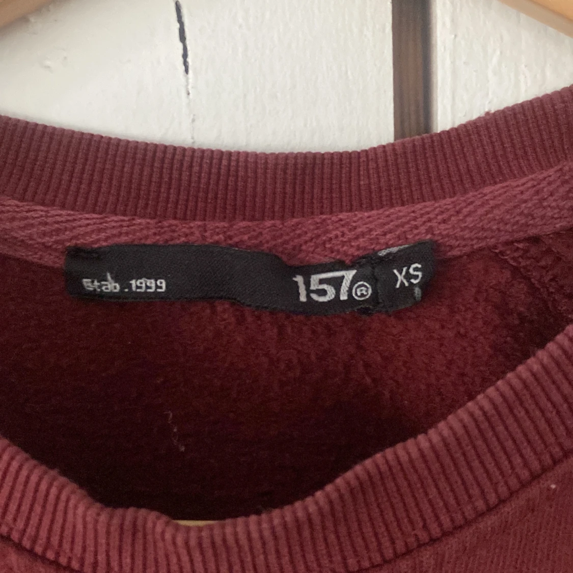 Mörkröd sweatshirt från 157, XS - 2