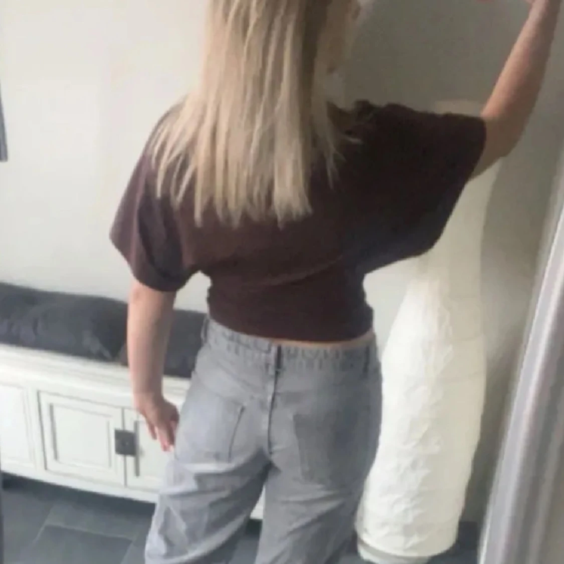 Brun croppad topp med vida ärmar