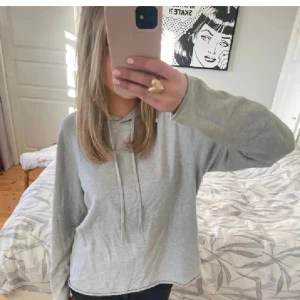 Grå hoodie - Super fin hoddie!!