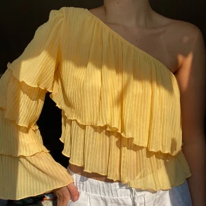 Topp från Zara - Topp från Zara. Ny utan tagg. Aldrig använt. Storlek S.🌸