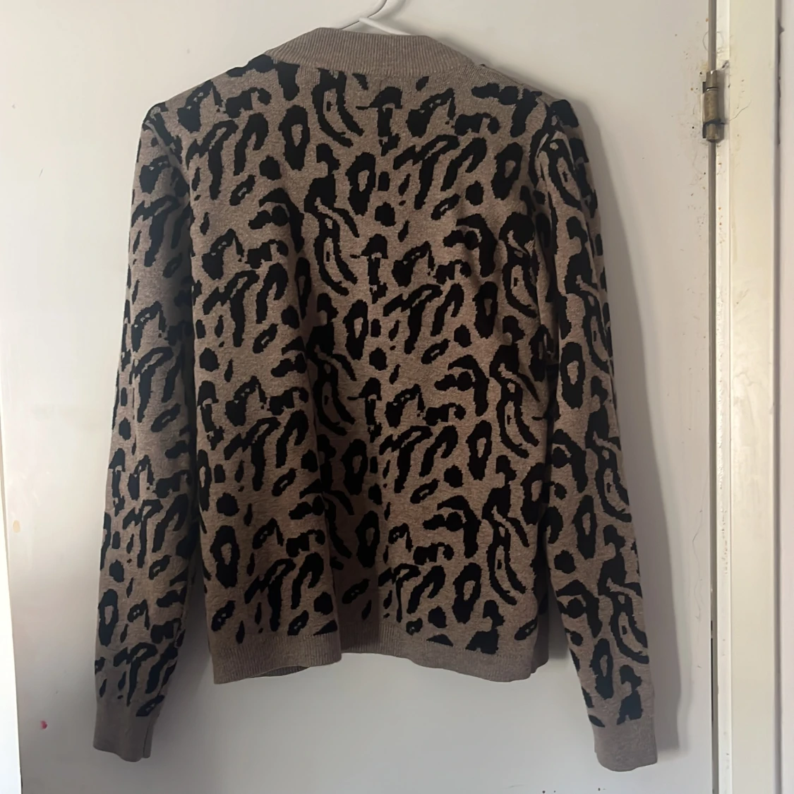 Beige leopardmönstrad tröja från Object - 1