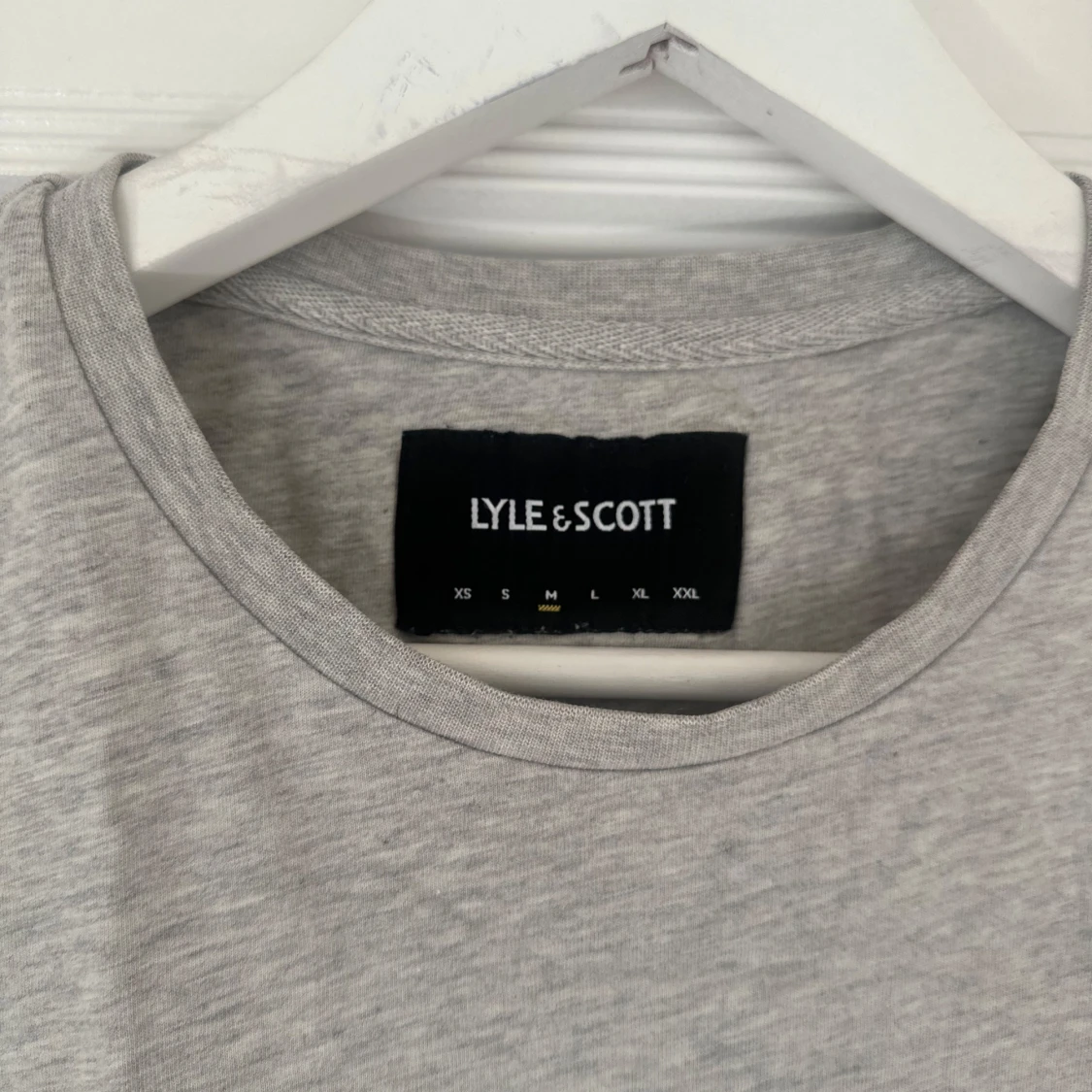 Grå t-shirt från Lyle & Scott - 2