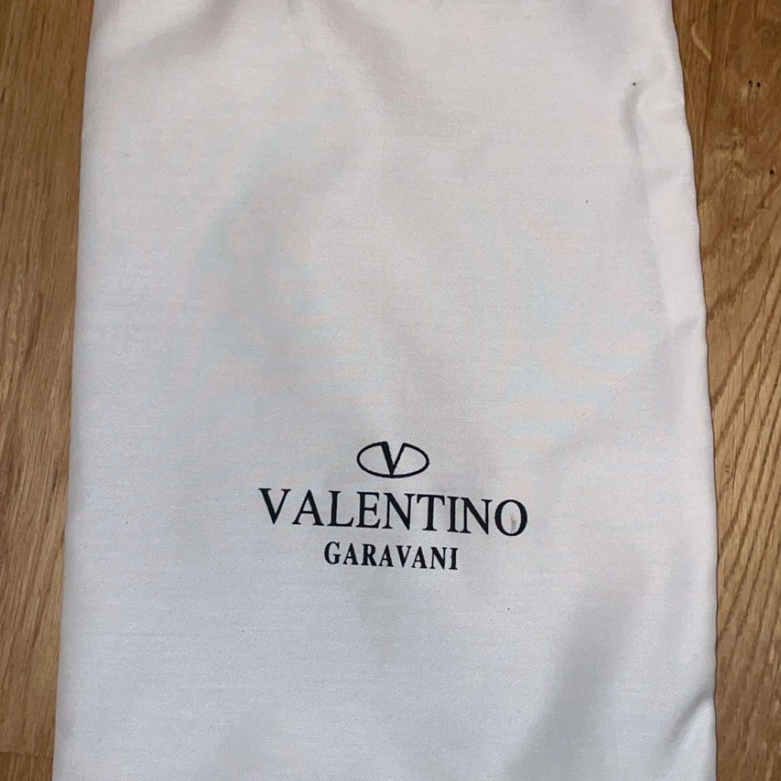 Valentino Garavani sneakers i vitt och svart - 4