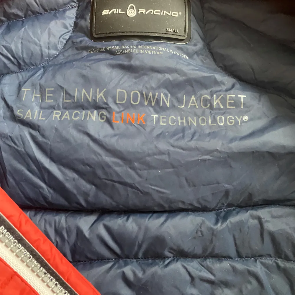 Säljer denna sköna sail racing jacka storlek small. Takit.