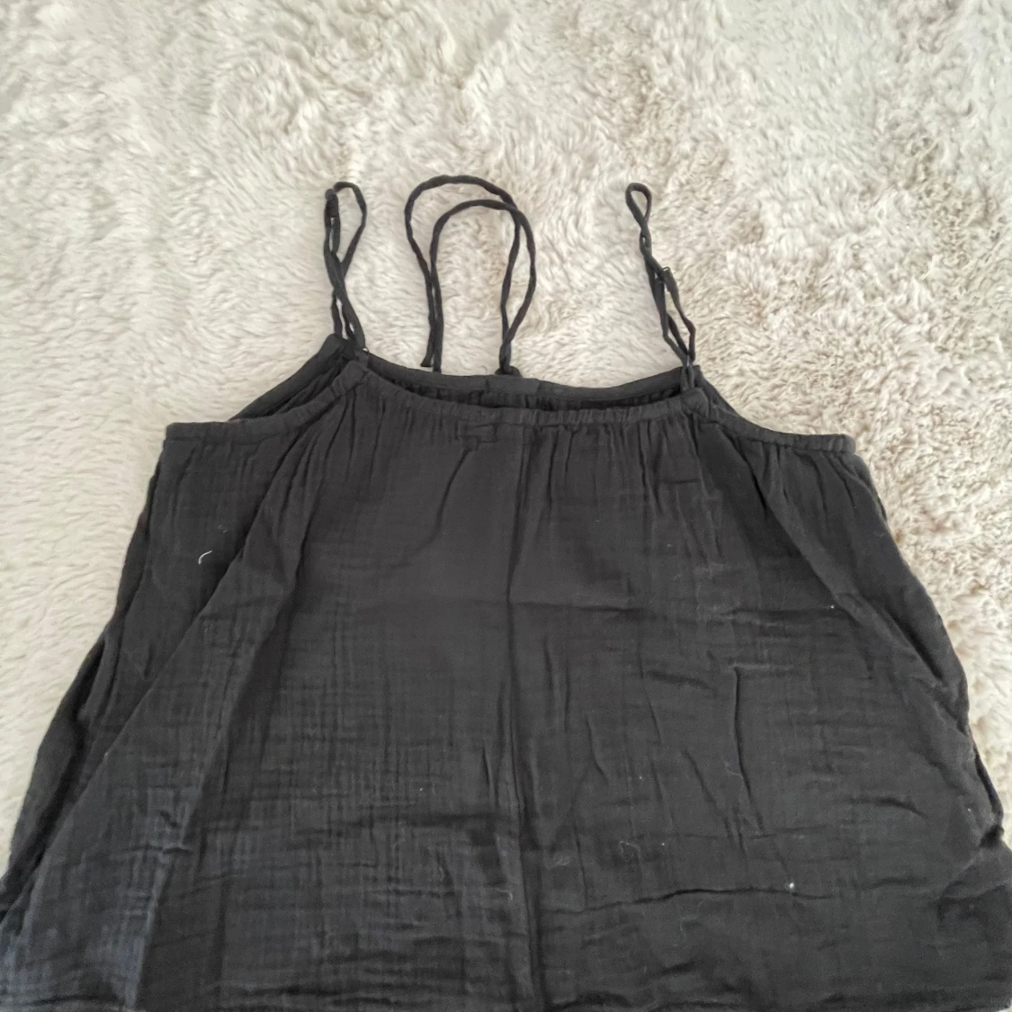 Svart ärmlös linnetopp - 1