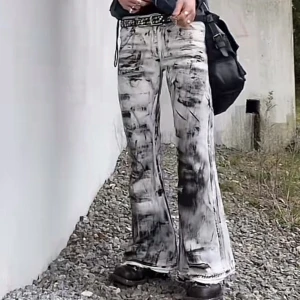 Acne jeans the bell - Storlek 30x32. bootcut fit. Skriv för frågor eller bilder. Har bara använt 2 ggr eftersom att jag har växt ur dom