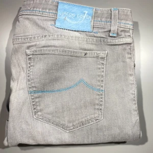 Jacob Cohen jeans  - Hej! Säljer nu mina jeans från märket Jacob Cohen , storlek 40, bra skick. Givetvis äkta, Tveka inte på att höra av dig om du har frågor eller funderingar kring skorna!