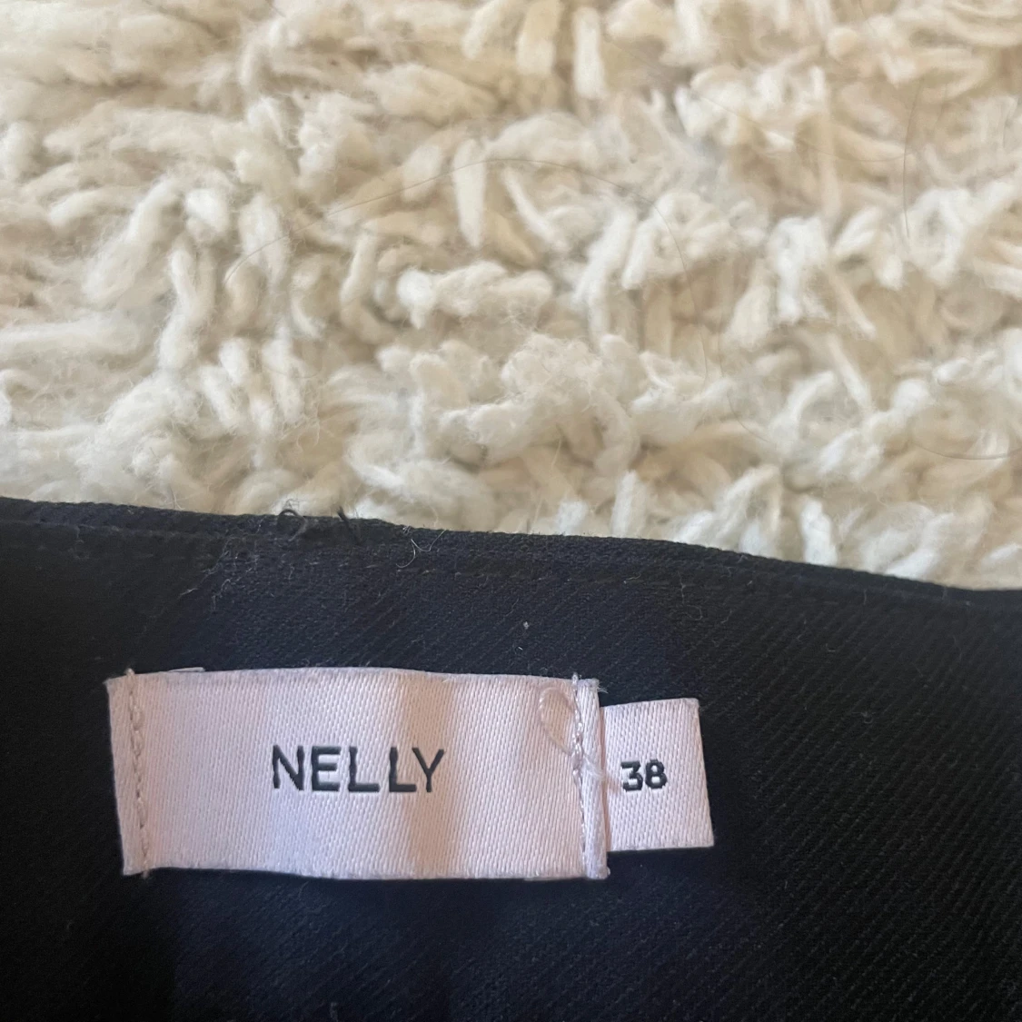 Svarta kostymbyxor från Nelly - 1