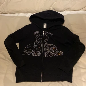 Gurkis x youspoo zip - Säljer en gurkis x youspoo zip i storleken XS. Hör av dig vid funderingar!     Mvh/ag.resell