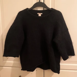 Mohair tröja  - Så fin stickad mohair tröja ifrån hm. Den är kortare i ärmarna