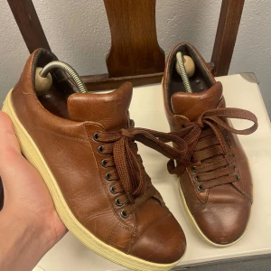 Tom Ford skor  - Shyssta Tom Ford skor i st 41! Passar till både casual och finare kläder! Hör av dig vid ytterligare frågor! Mvh Fred!