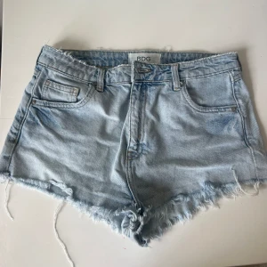 Snygga jeansshorts  - Sjukt snygga jeansshorts!! Perfekta till sommaren🥰💗