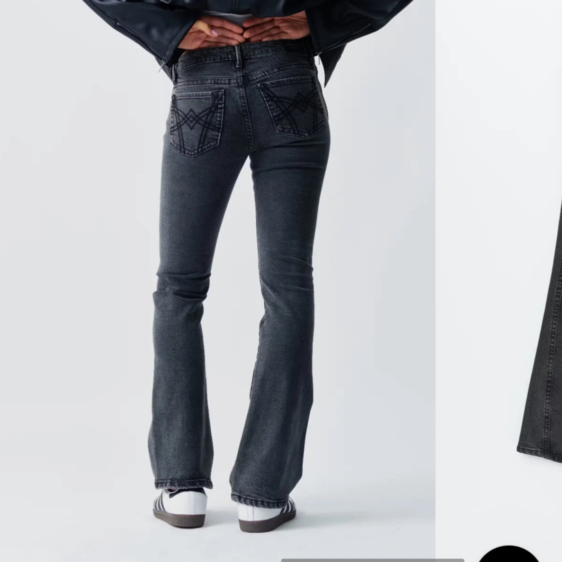 Grå bootcut jeans