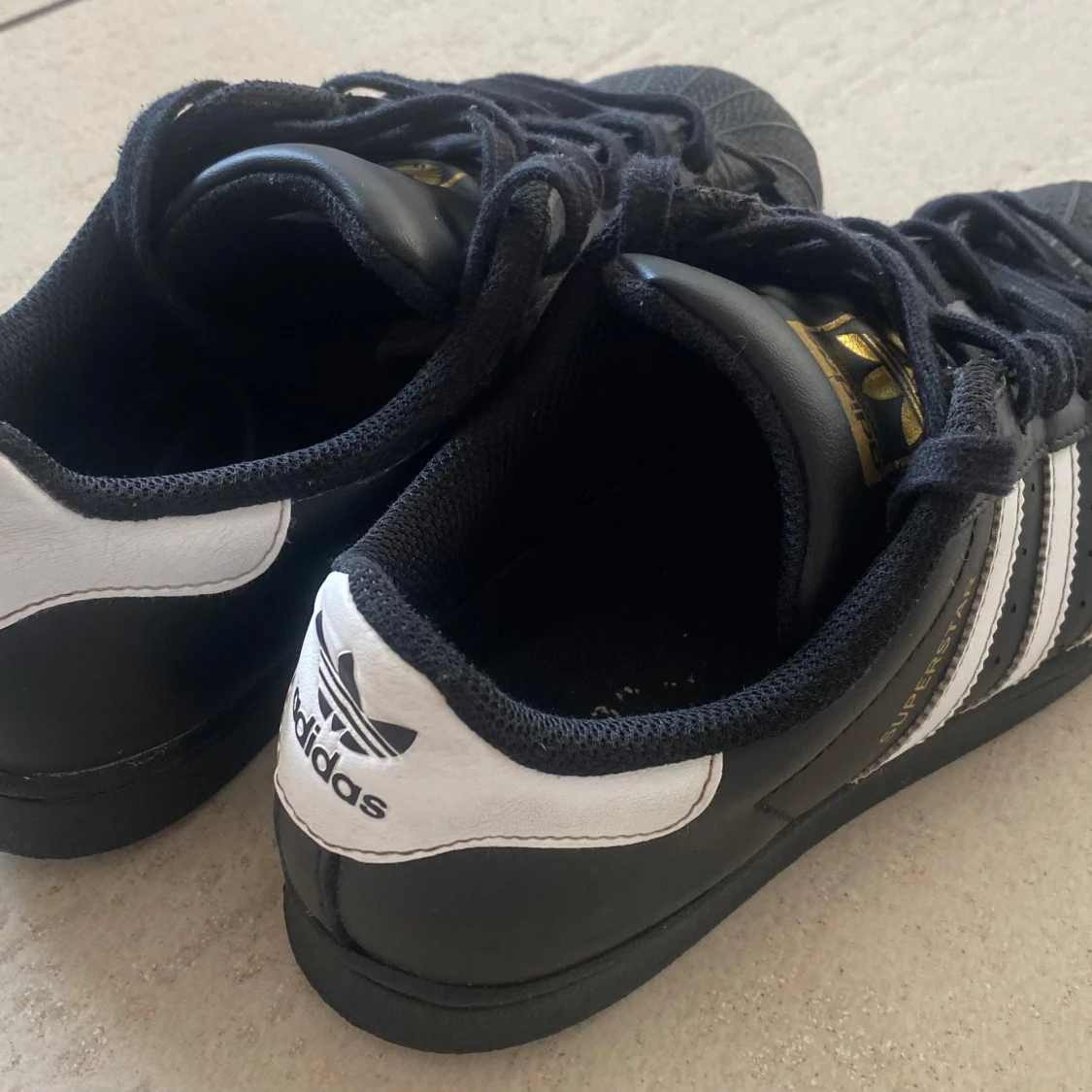 Svarta Adidas Superstar sneakers - 2
