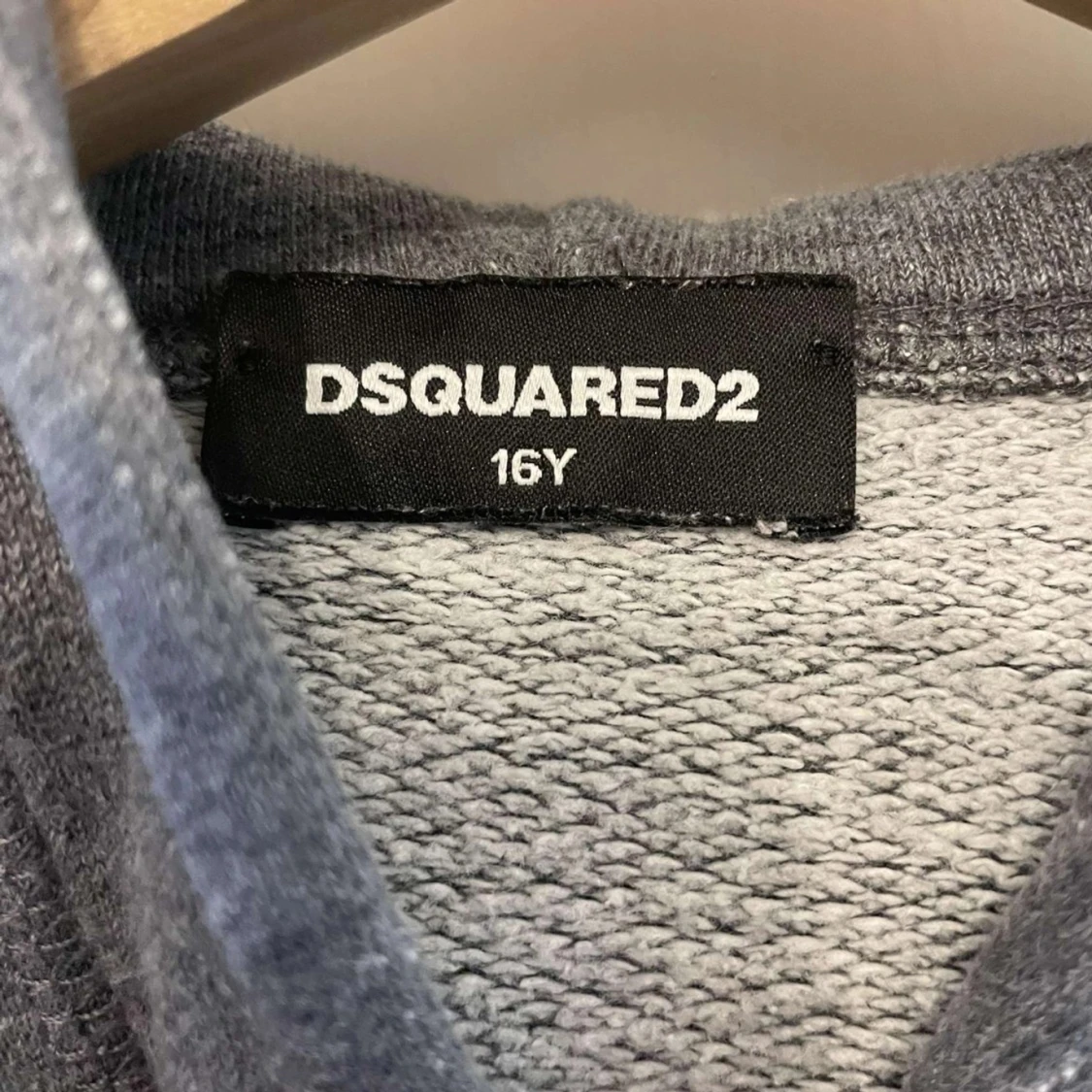 Grå hoodie från Dsquared2 - 2