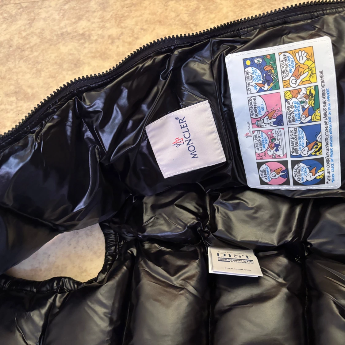 Svart dunväst från Moncler - 3