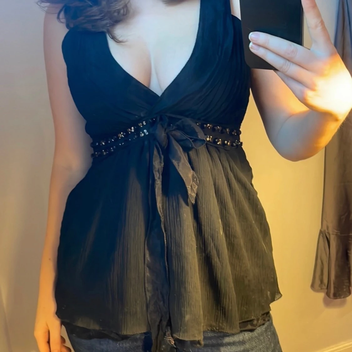 Svart blus med knytband