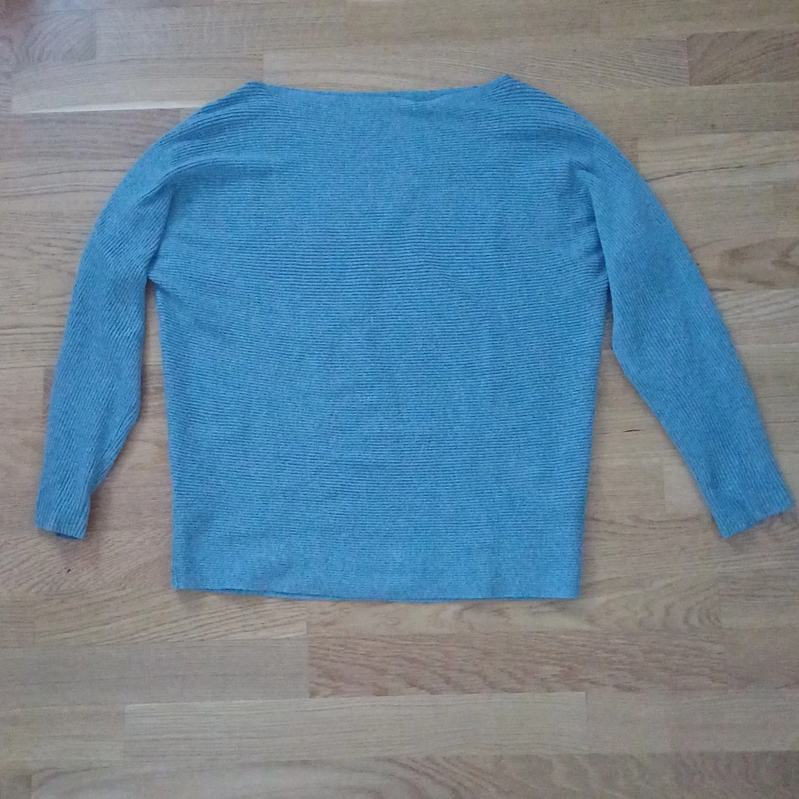 Blå ribbad tröja