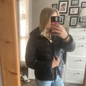 Svart jacka - Super fin svart jacka, inga defekter bra skick, 