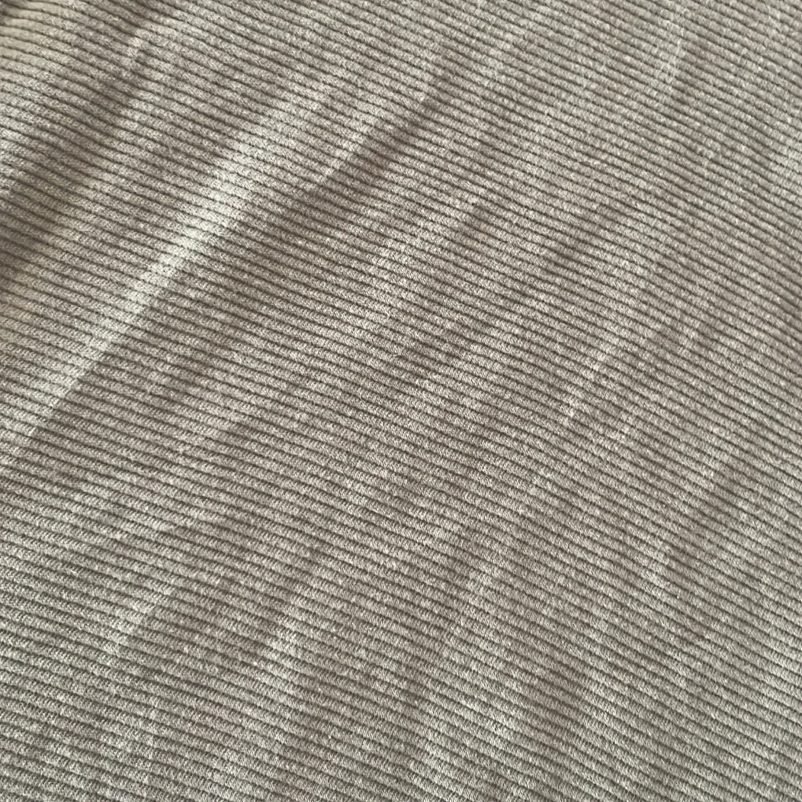 Typ oliv grön randig/sträckig t-shirt - 2