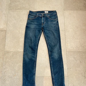 Tiger of Sweden jeans - ✔ Storlek: 30/32 ✔ Skick: 8/10 – Bra skick ✔ Frakt: PostNord eller InstaBox (köparens bekostnad).  💬 Intresserad? Skicka ett meddelande för en snabb och smidig affär!