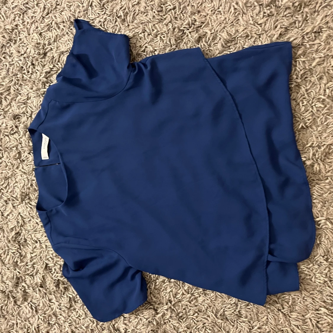 Blå blus med korta ärmar