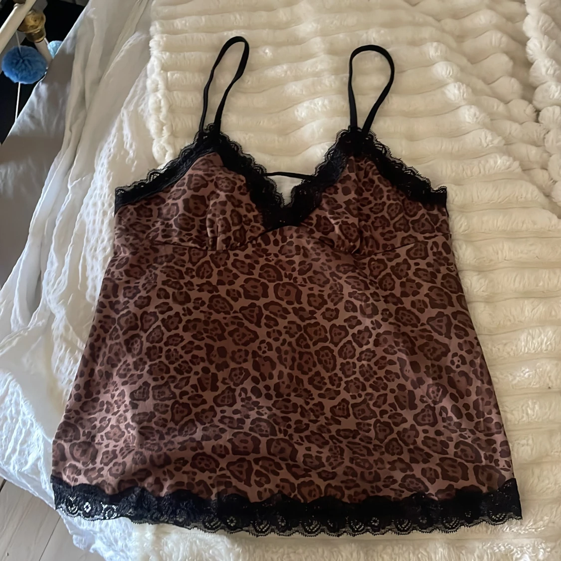 Leopardmönstrad linne med spetsdetaljer - 1