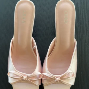 Klackar  - Säljer ett par fina klackar från cider som inte kommit till användning☺️