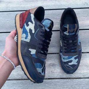 Valentino rockrunners - Valentino rockrunners| storlek 41| jättefint skick| inga defekter| 🍾🍾🍾🍾🍾🍾🍾🍾🍾