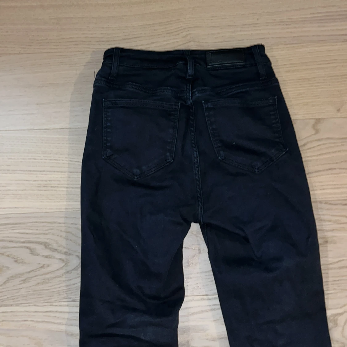 Svarta Peachy Flare jeans - 3