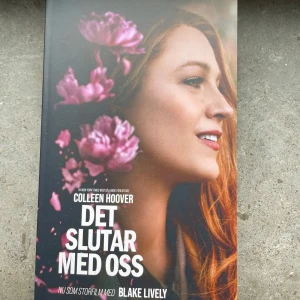 It ends with us bok - It enda with us (det slutar med oss) boken som är på svenska, helt nyskick, pris kan diskuteras🙏