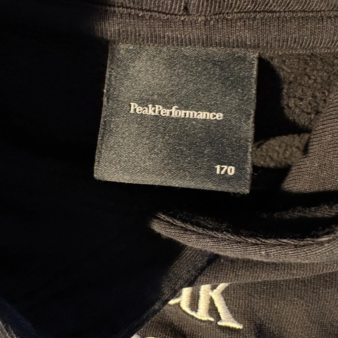 Svart hoodie från Peak Performance - 1