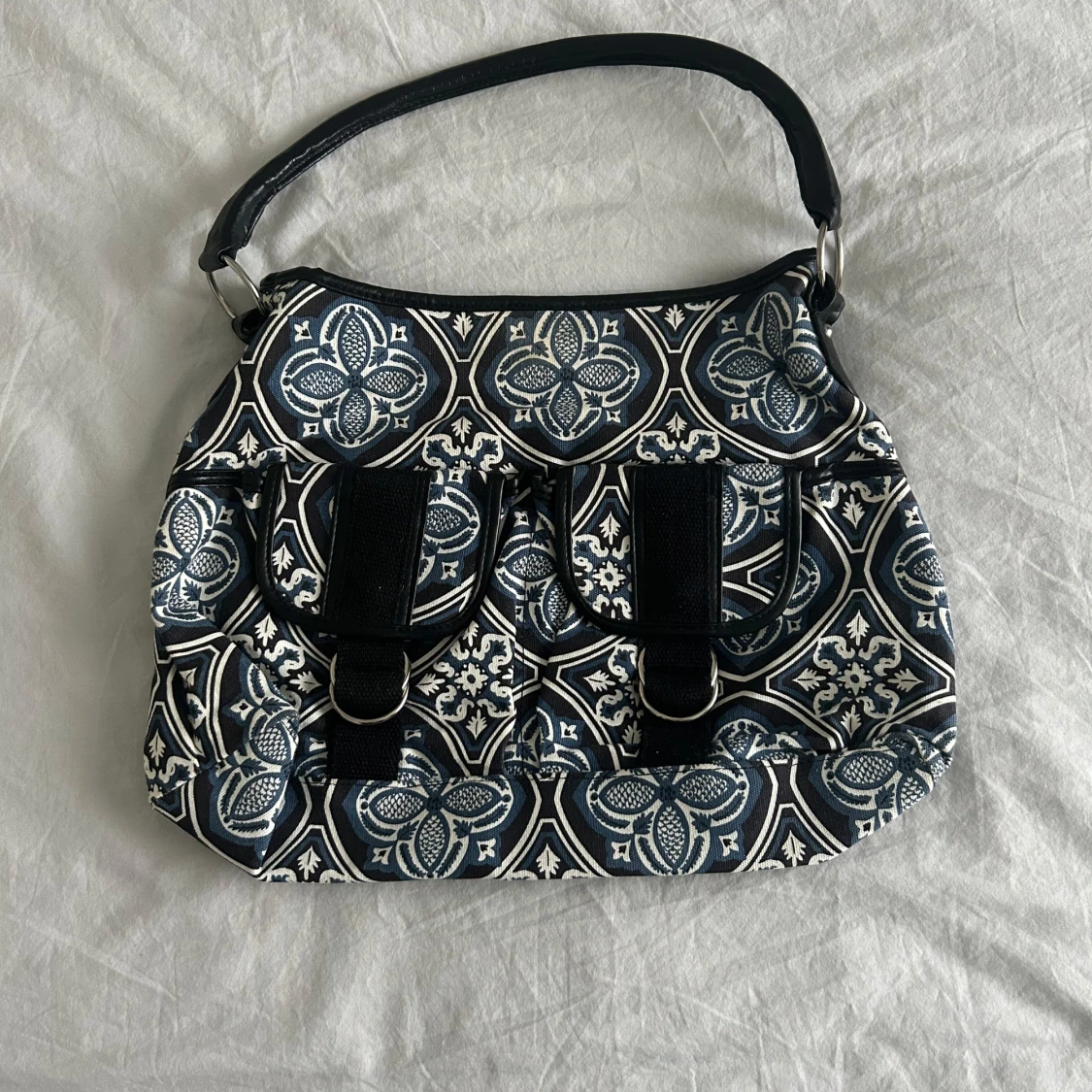 Mönstrad handväska från Complement