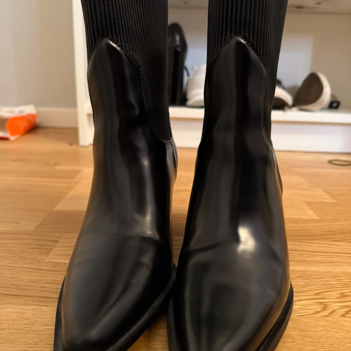 Svarta boots med spetsig tå och klack - 3