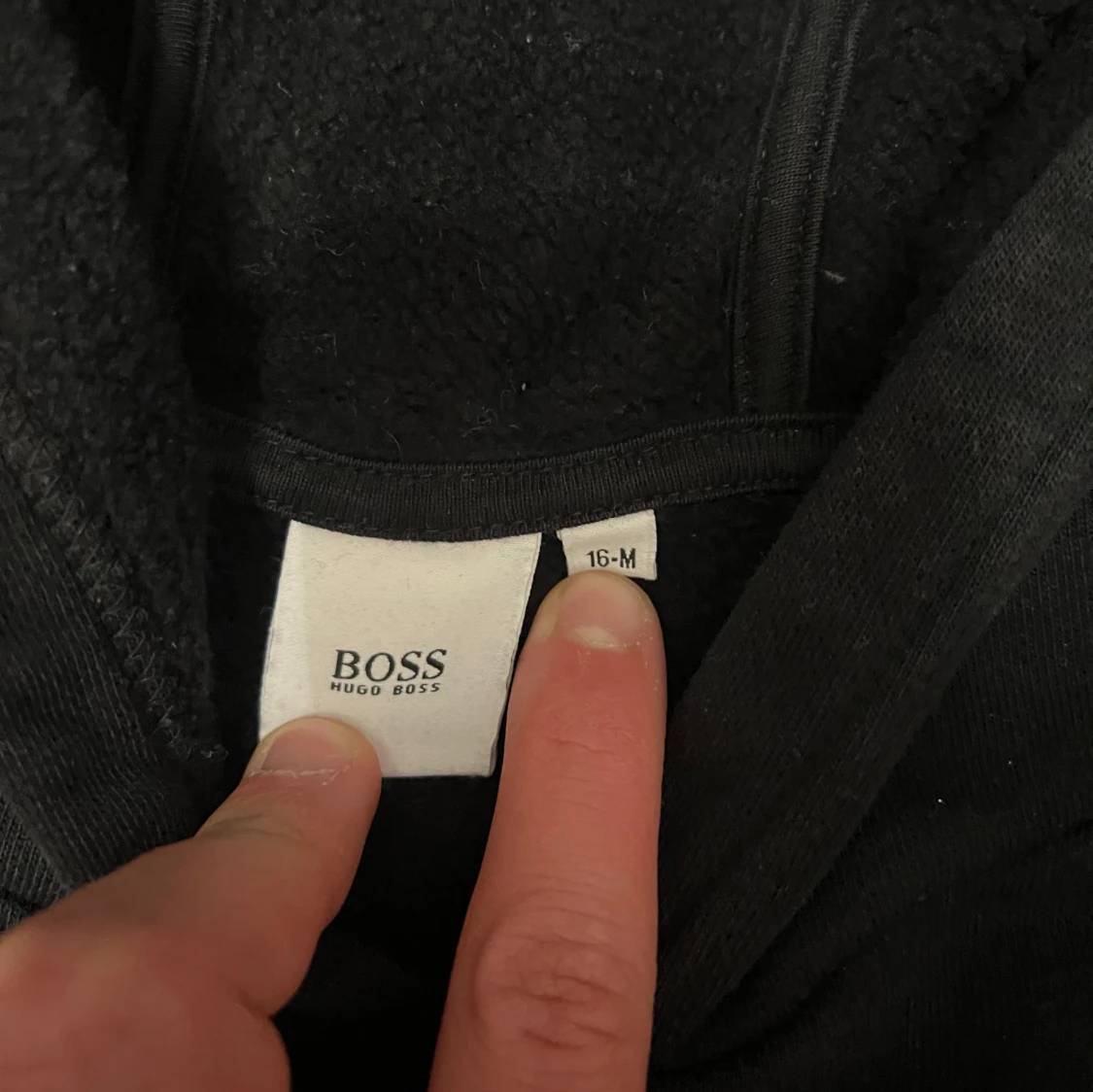 Svart hoodie från Hugo Boss - 2