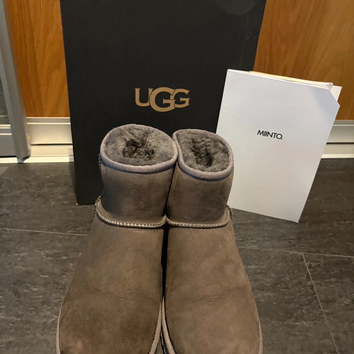 Grå UGG boots i mocka - 1