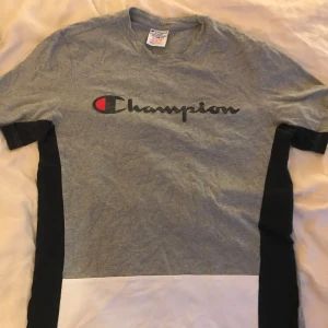 Champion T-shirt - Storlek Medium - passform slimfit