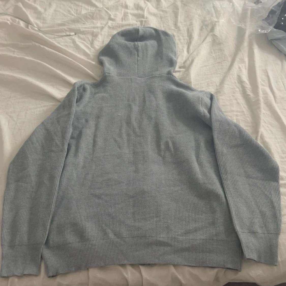 Grå stickad kofta  - 1