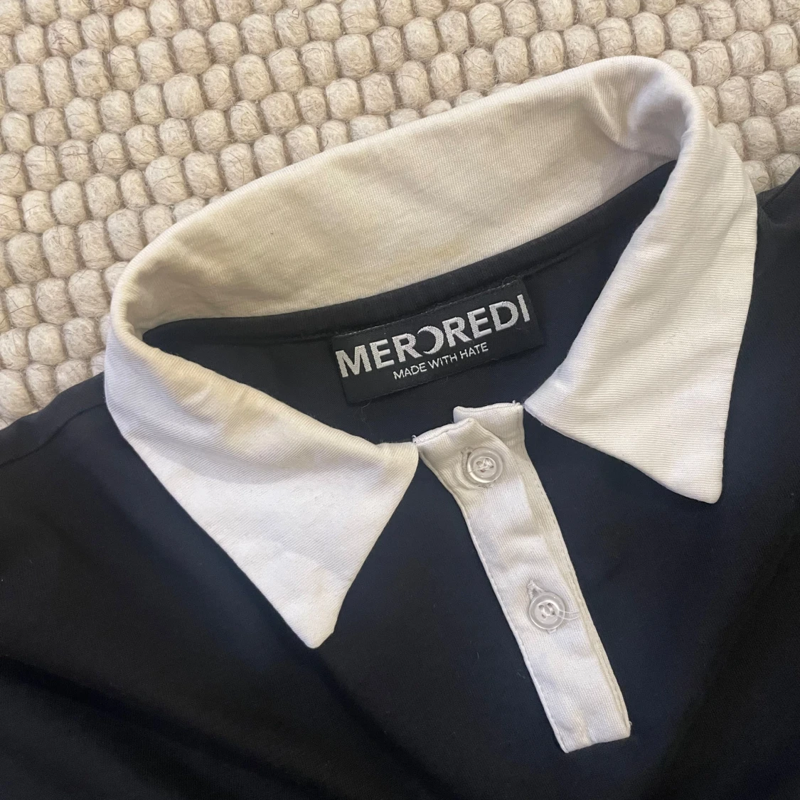 Wednesday-liknande t-sirt - 1