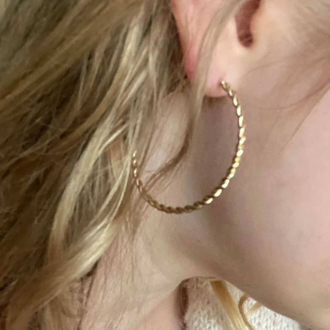 Guldiga örhängen  - 1