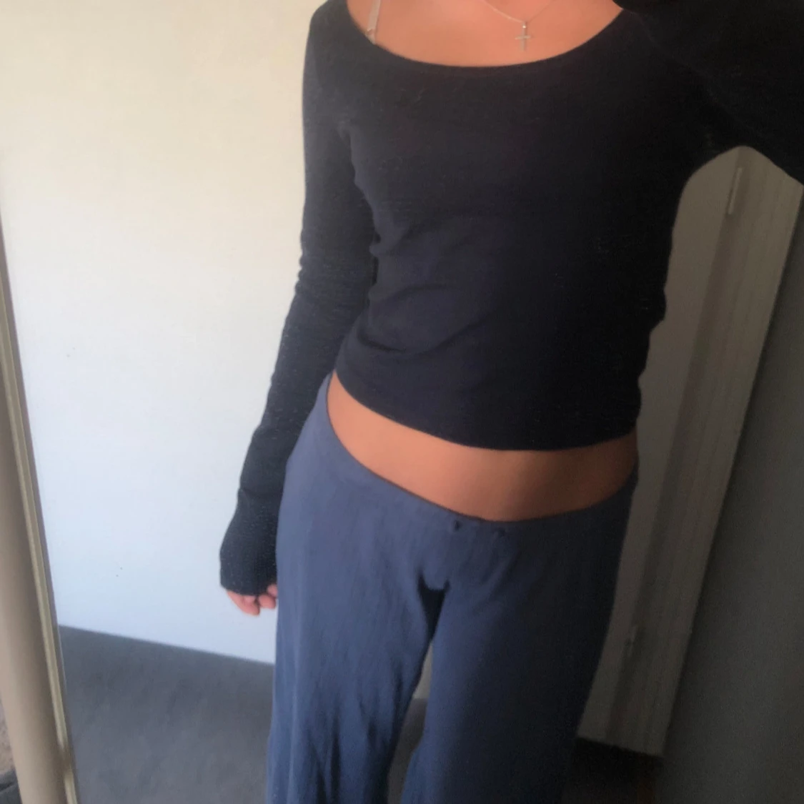 Marinblå offshoulder topp från H&M  - 1