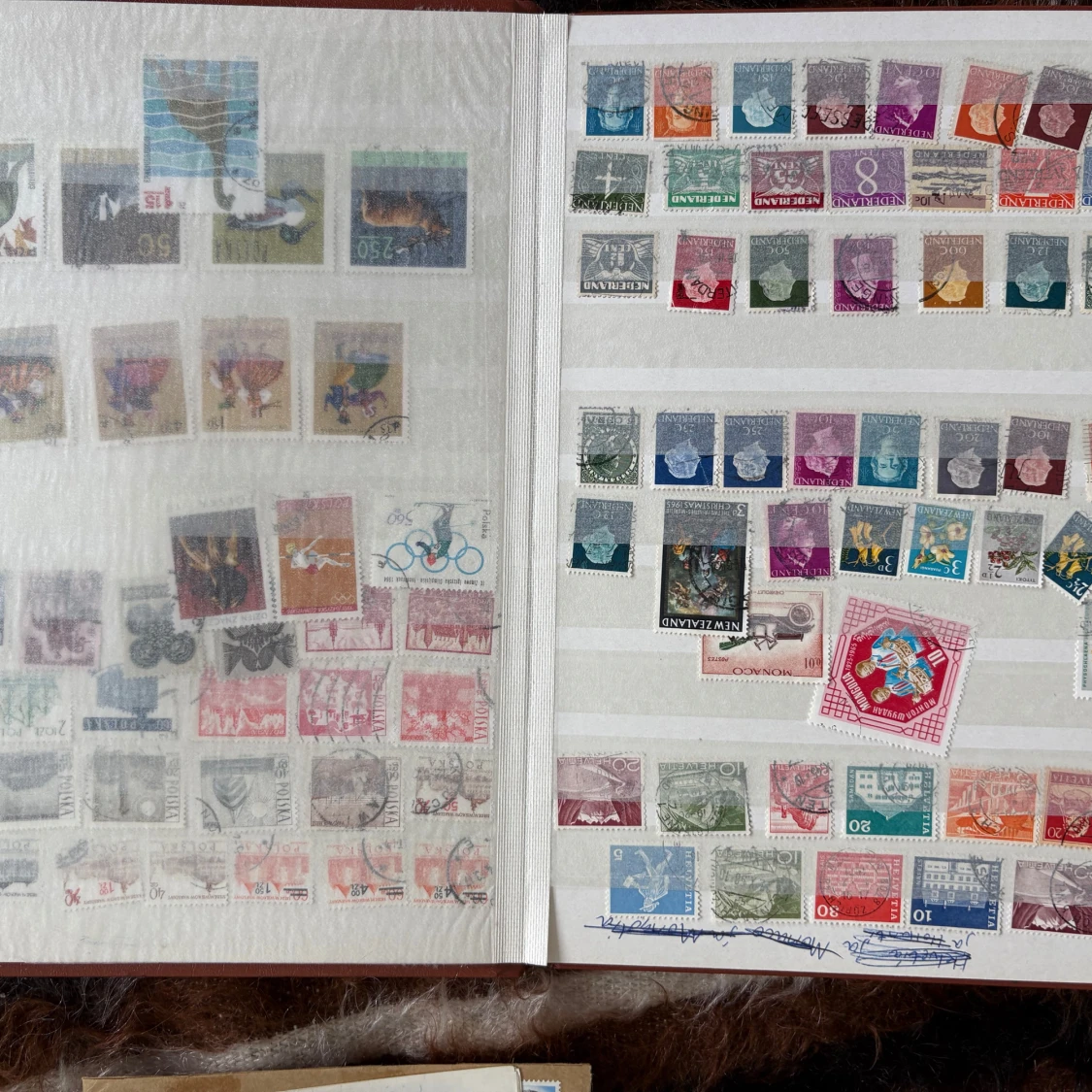 Frimärksalbum – Internationella frimärken - 4