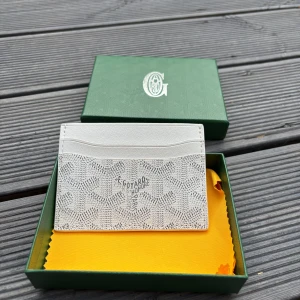 Plånbok - Riktigt fet plånbok/korthållare, 10/10 skick, helt ny, hör av dig minsta fundering.