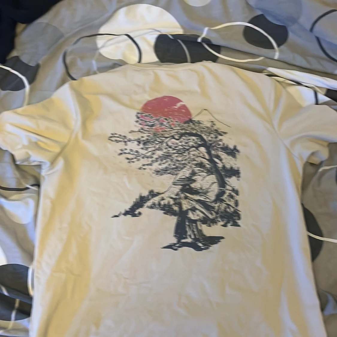 Beige t-shirt med japanskt tryck - 2