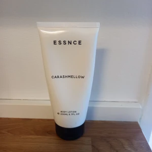 ESSNCE Carashmellow Body Lotion - Smort in mig 3 ggr
