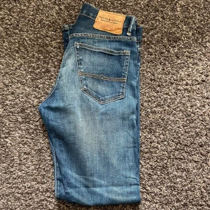 Ralph Lauren jeans  - Ett par tvärfeta Ralph Lauren jeans som är storlek w 30 l 32 men passar mer som w 29 l 32. Skicket är 7/10 👌Byxorna har inga defekter 
