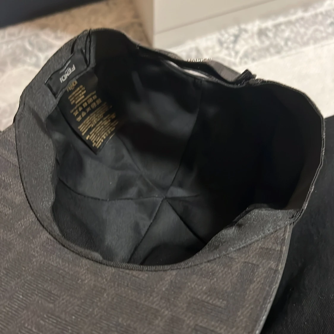 Svart keps från Fendi med monogram - 1