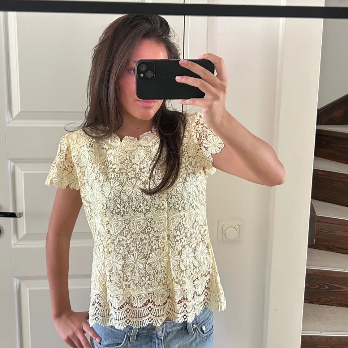 Gul spetsblus med blommönster - 2