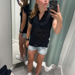 SÖKER  - söker denna eller liknande topp tror att den är ifrån veromoda 